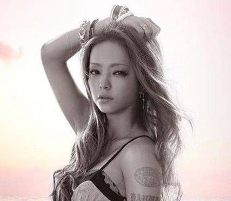 日本女星安室奈美惠手臂小清新cq9电子